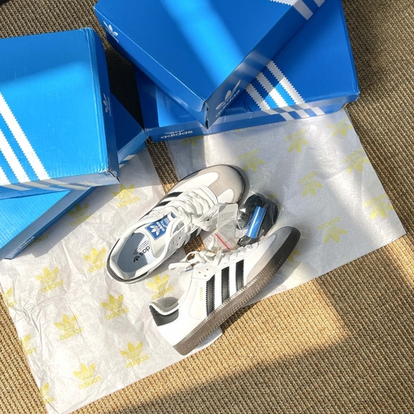 Adidas Clover Women's Shoes - Picture 6 of 9